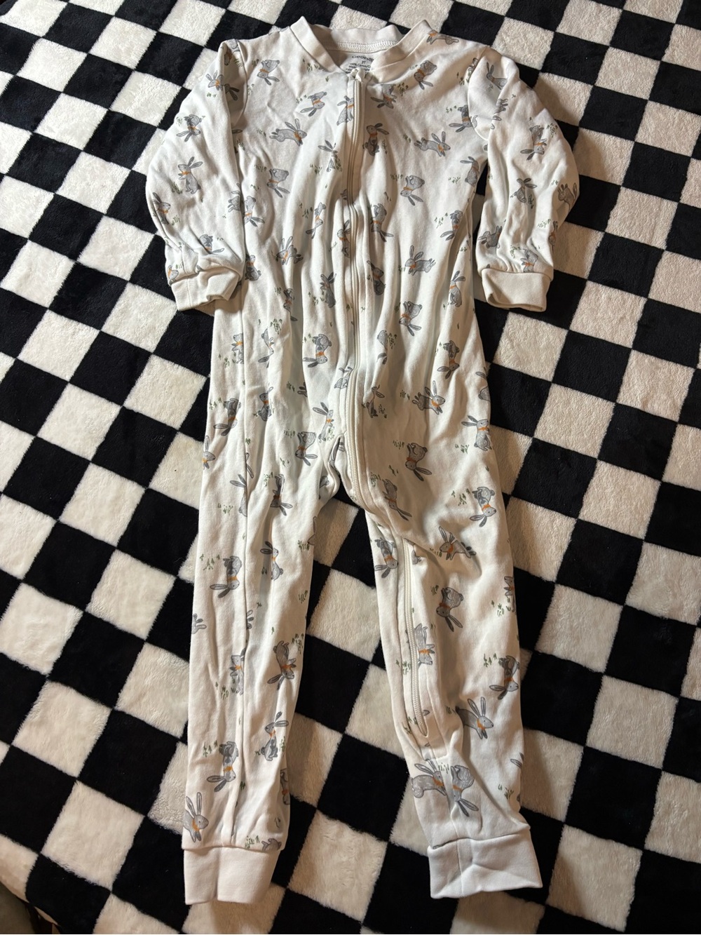3T white unfooted sleeper with grey rabbits